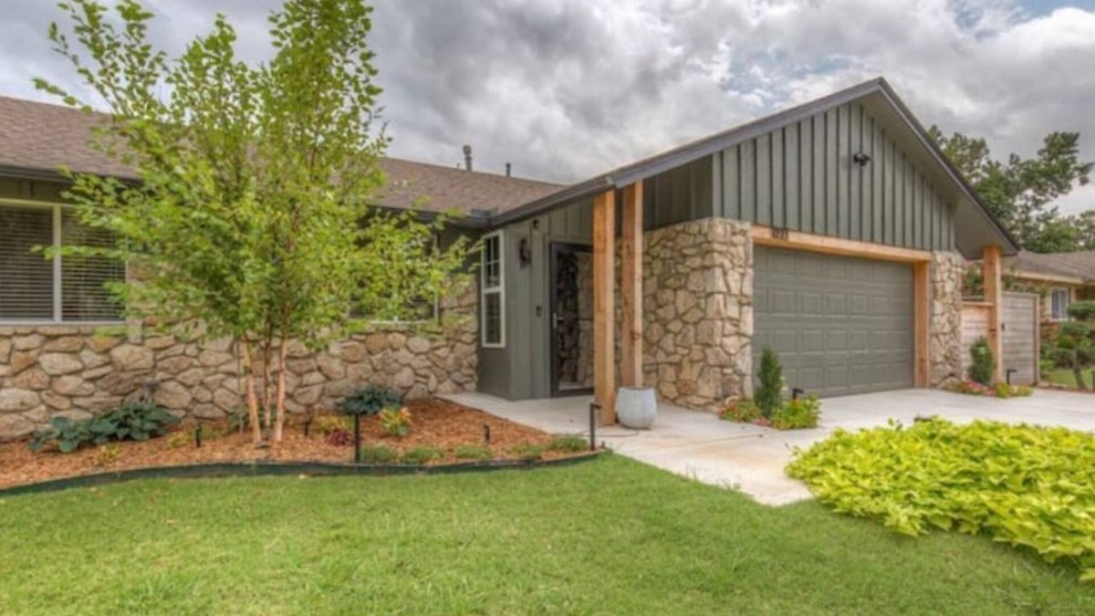 Broken Arrow House | Cozy Stone Cottage