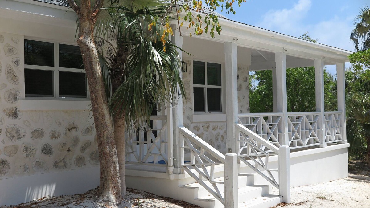 Double Bay Cottage | Cozy stone studio cottage on private pink sand beach