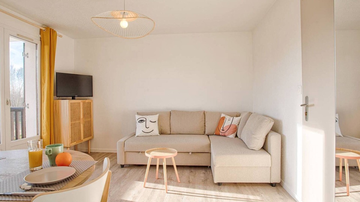 Le Home Apartment | Cozy studio 300 m from the beach with private parking