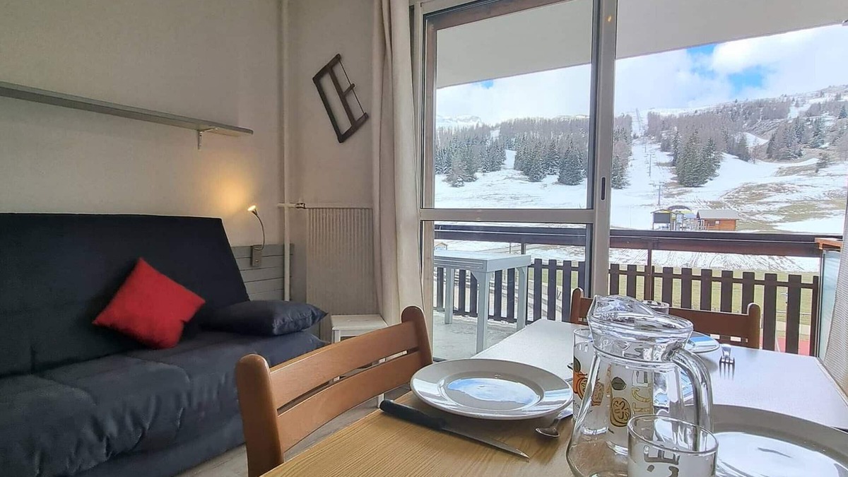 Saint-Etienne-en-Devoluy Apartment | Cozy studio 50m from slopes with Wifi and parking