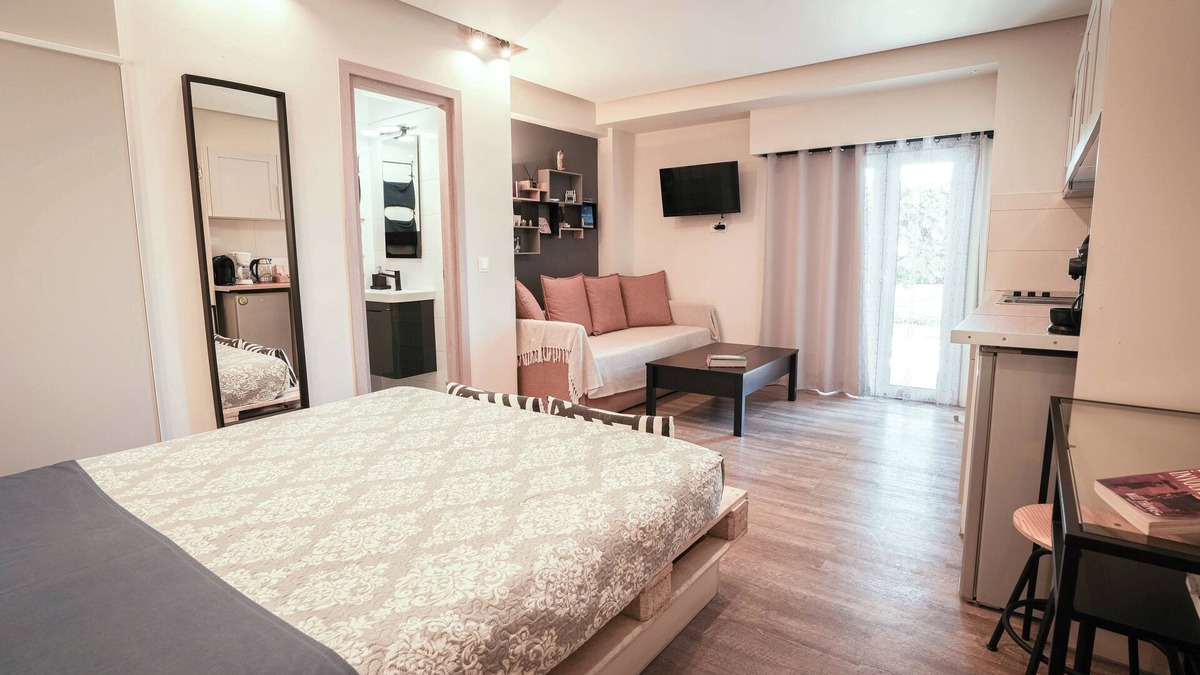 Rafina-Pikermi Apartment | Cozy studio 50m from the beach of Rafina & 700m from the port