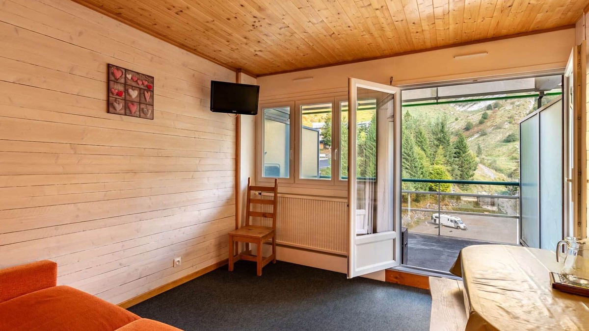 Eaux-Bonnes Apartment | Cozy studio 6 people, elevator, balcony, near slopes