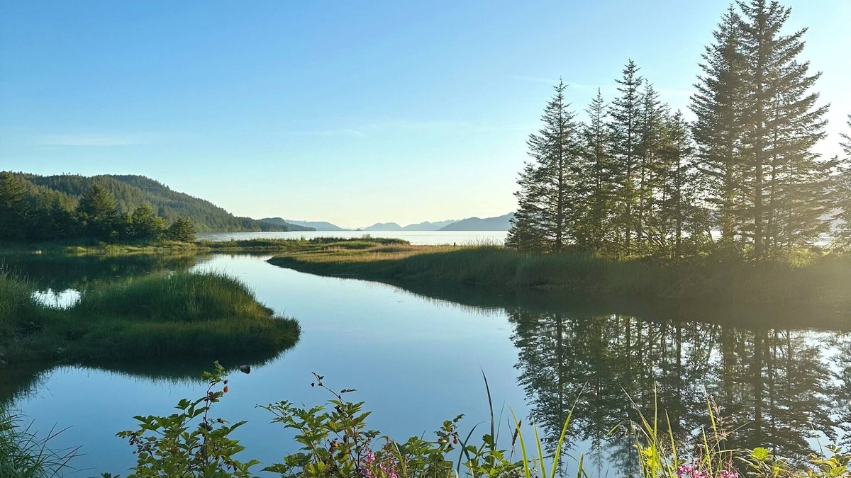 Cordova Apartment | Cozy studio apartment with waterfront view