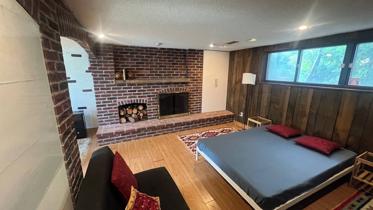 Thornhill House | Cozy Studio Basement in a Quiet, Peaceful Neighborhood