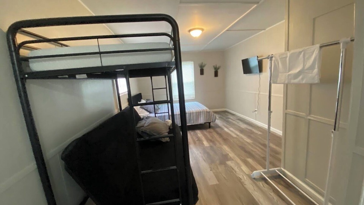 Cleveland Apartment | Cozy studio cabin with fishing and pools in walking distance!