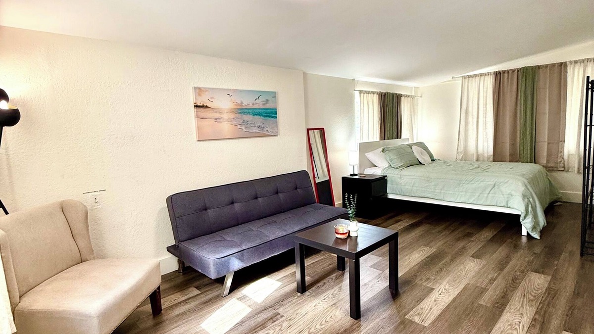 Ives Estates Apartment | Cozy studio, centrally located, WiFi, free parking, pet friendly