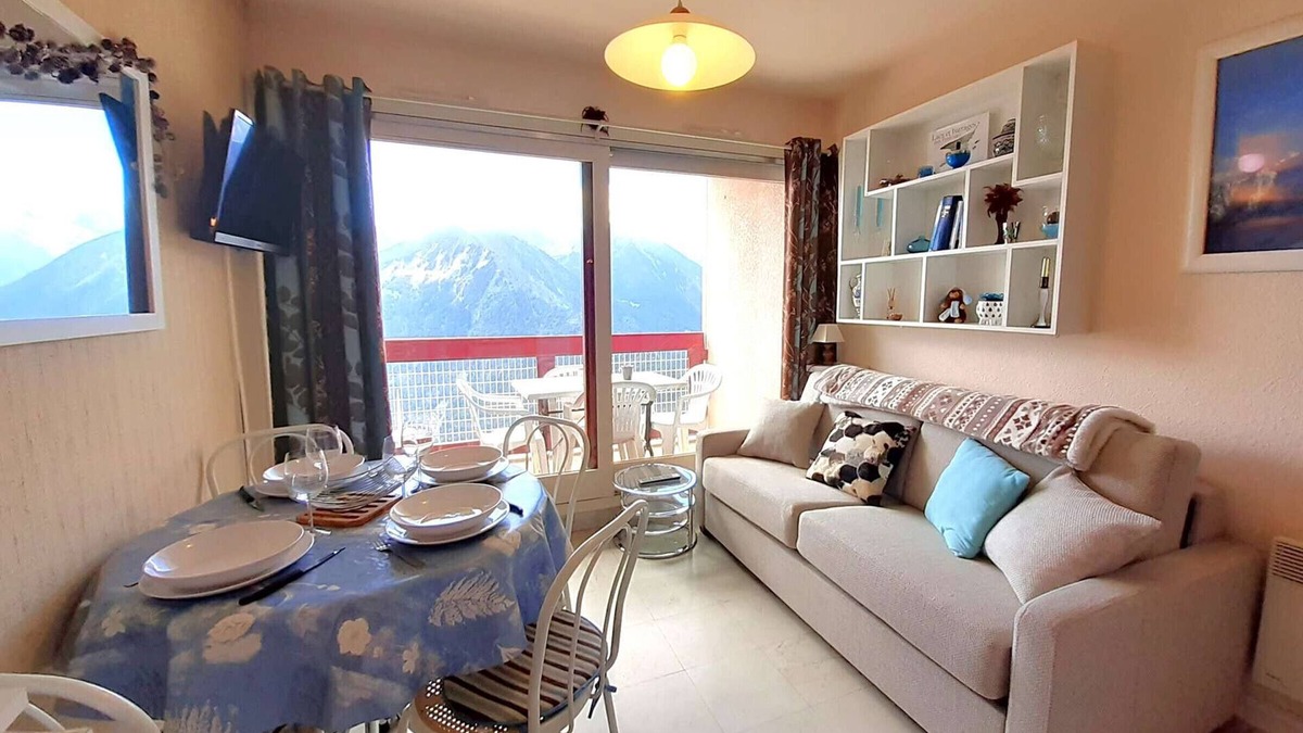 Pla d'Adet Apartment | Cozy studio for 4 in Saint-Lary-Soulan with equipped kitchenette