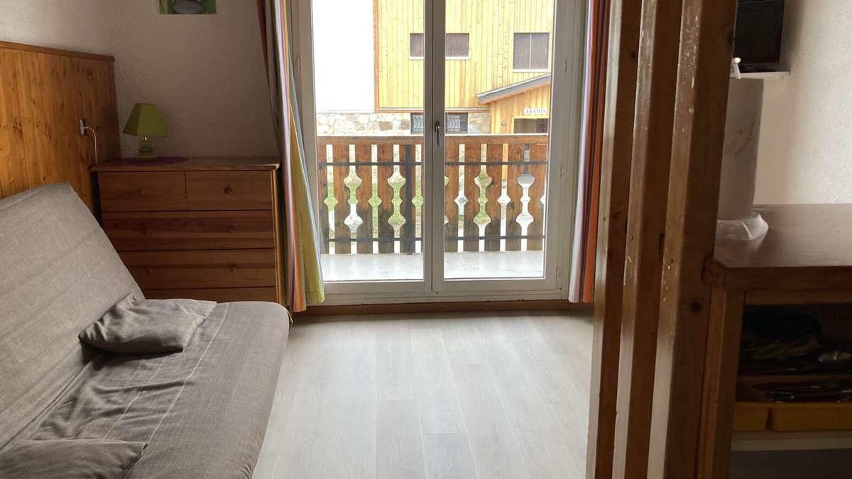 Jeux Apartment | Cozy Studio for 4, Close to Slopes & Shops - Alpe d'Huez, 2nd Floor Balcony, Ski Locker, No Pets