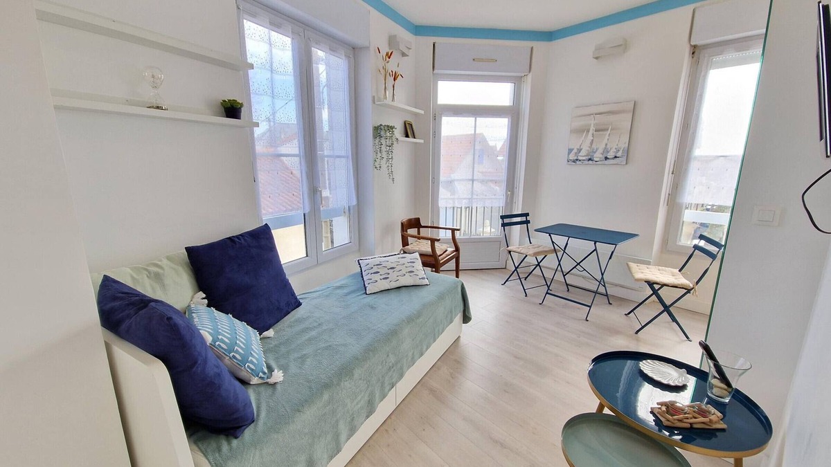 Quartier du Casino Apartment | Cozy Studio for 4 in Central Châtelaillon-Plage, Steps from Beach