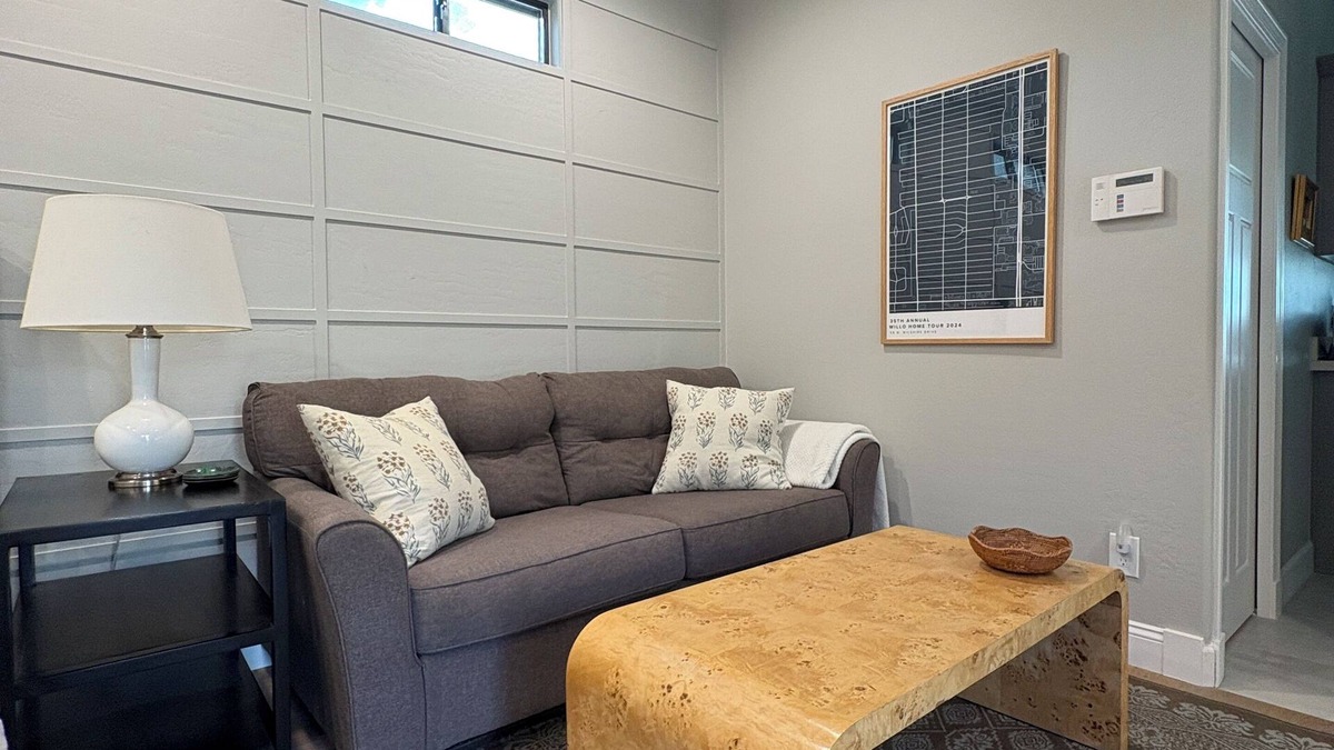 Willo Apartment | Cozy studio in a beautiful historic neighborhood. Walking distance to lightrail.