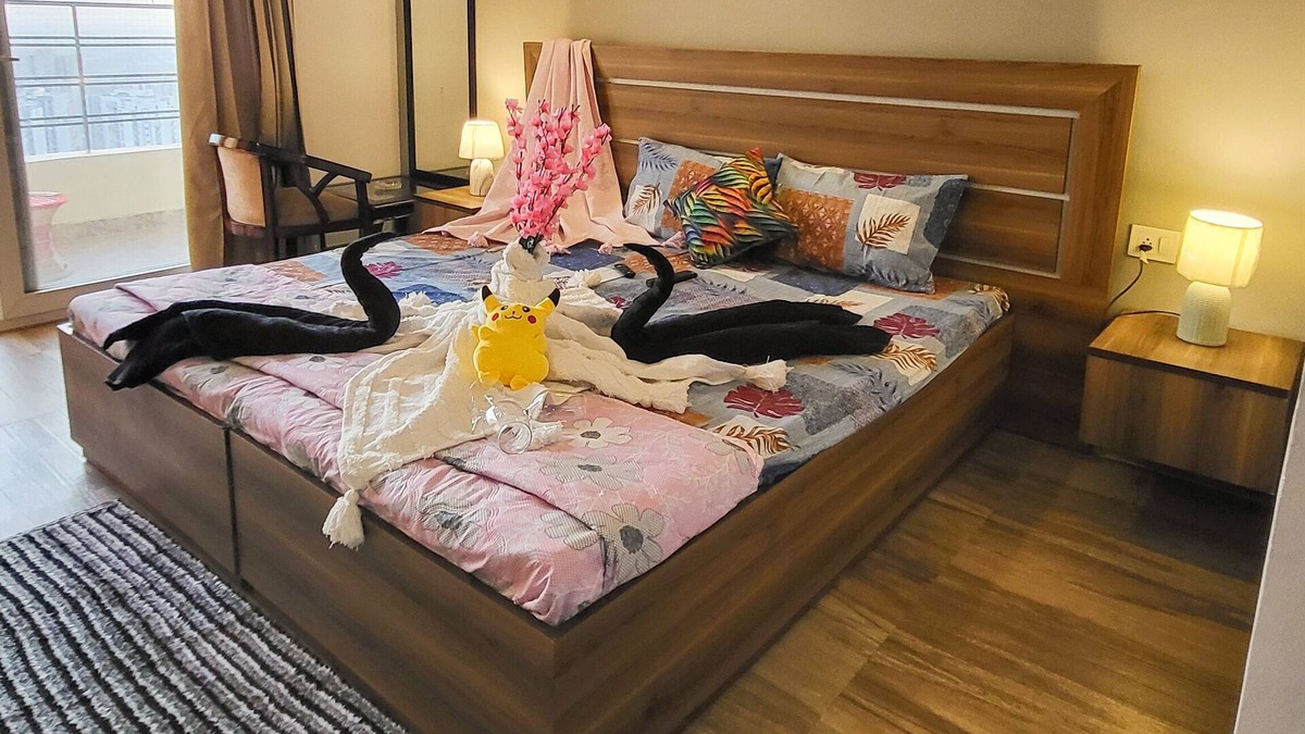 Greater Noida Apartment | Cozy Studio in Amazing Greater Noida with AC, Wi-Fi