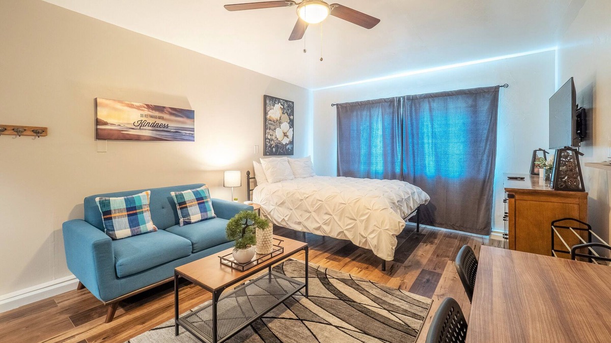 Carmichael House | Cozy Studio in Carmichael w/Netflix, Disney+