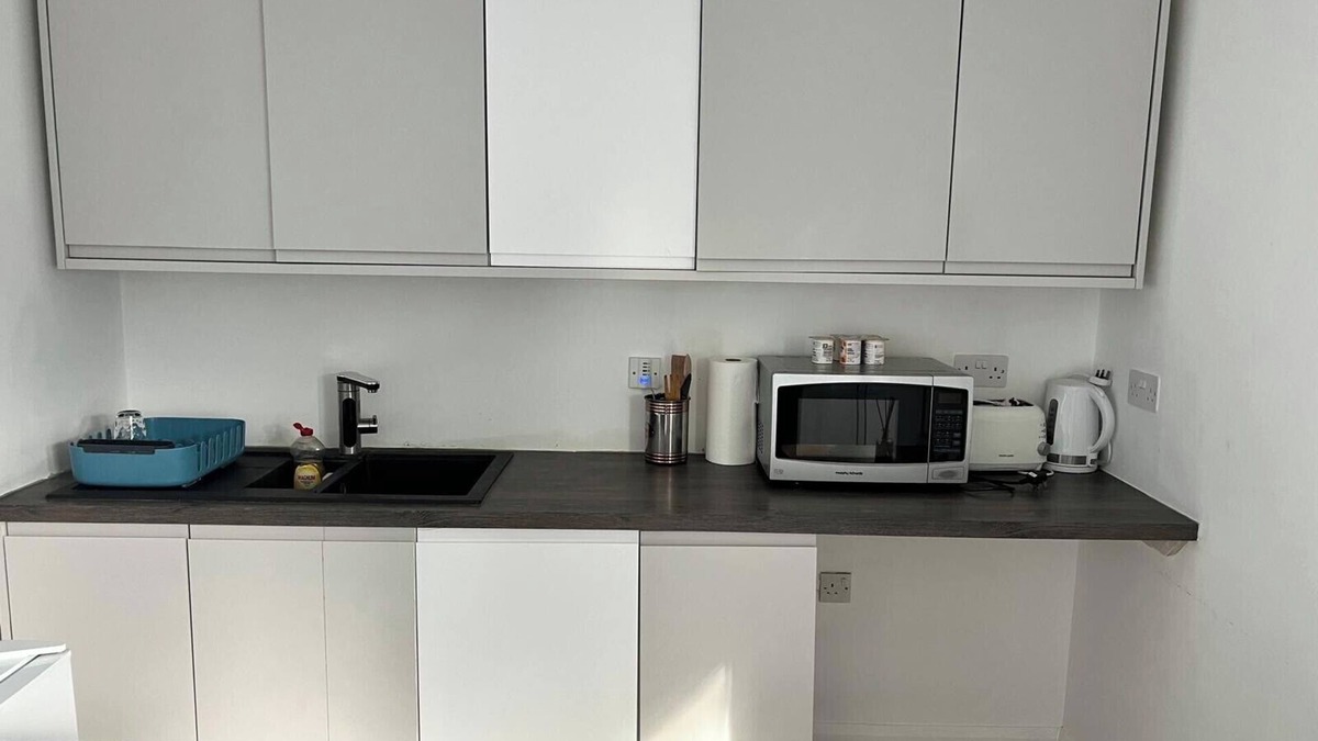 Goodmayes Apartment | Cozy Studio in Dagenham, London