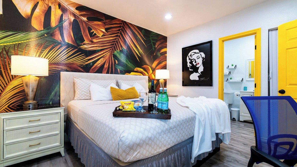 Sunrise Manor Apartment | Cozy Studio In Las Vegas, King Bed Near Freemont Street.