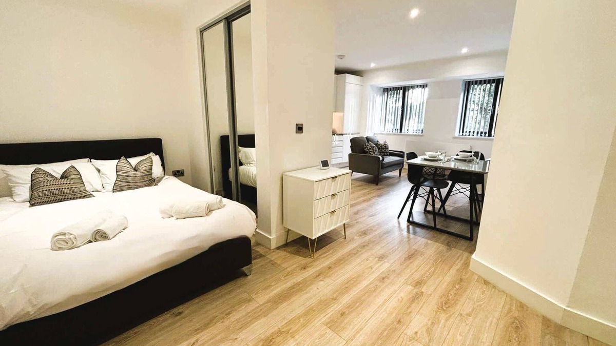 Barnt Green Apartment | Cozy Studio in Solihull - NEC or Airport