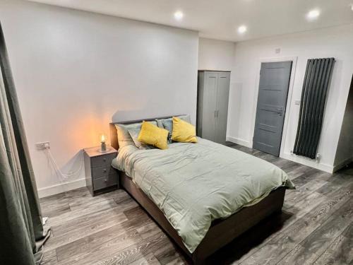 Raynes Park Apartment | Cozy Studio in Wimbledon