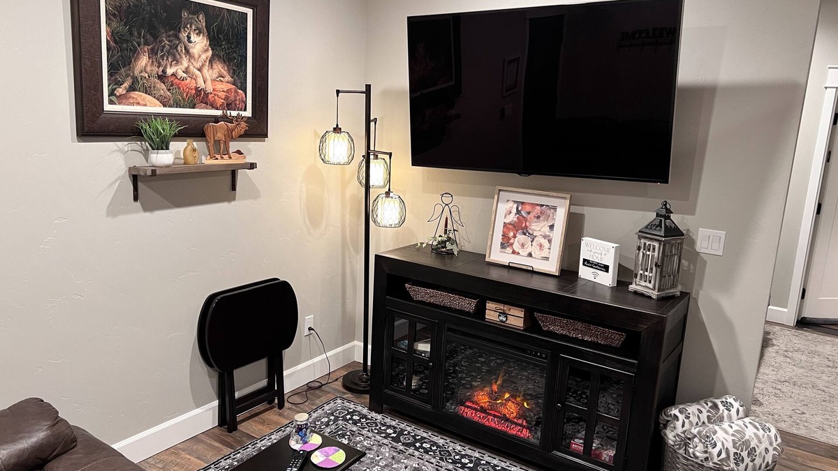 Sequim Apartment | Cozy studio located near Marina, hiking trails & downtown Sequim. Pet friendly.