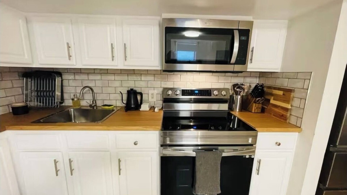 Saginaw Apartment | Cozy Studio - Long Term 1 Month + Only