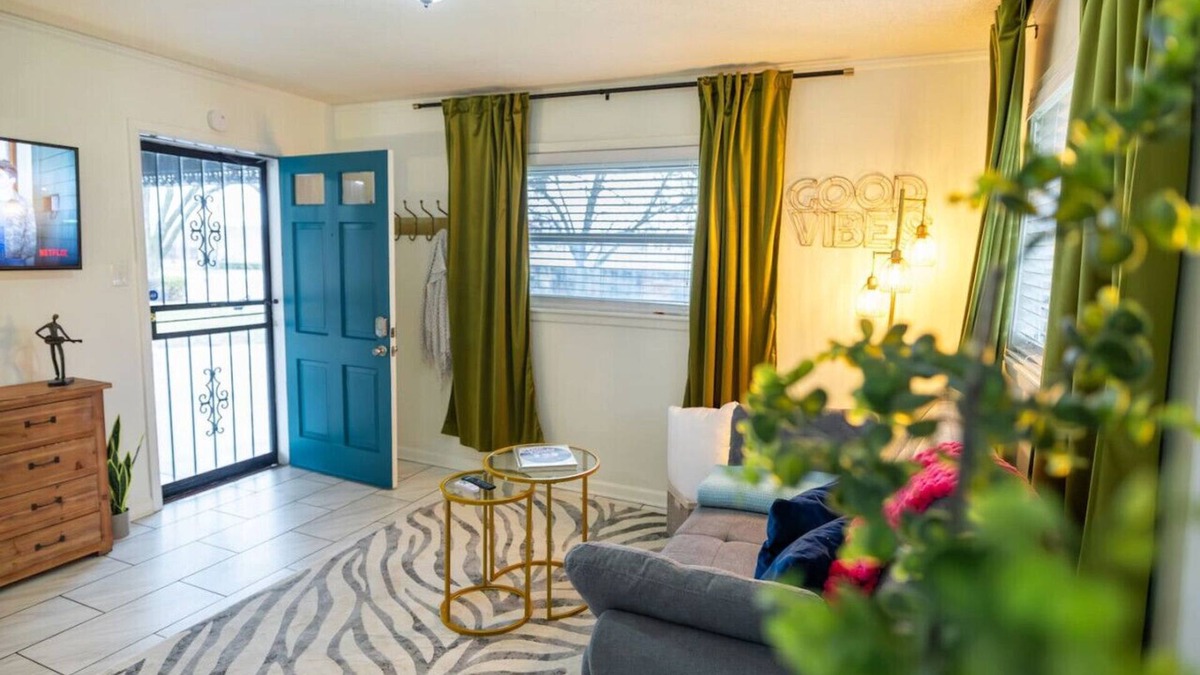 Whitehaven House | Cozy Studio near Graceland*Kitchenette*Freeparking