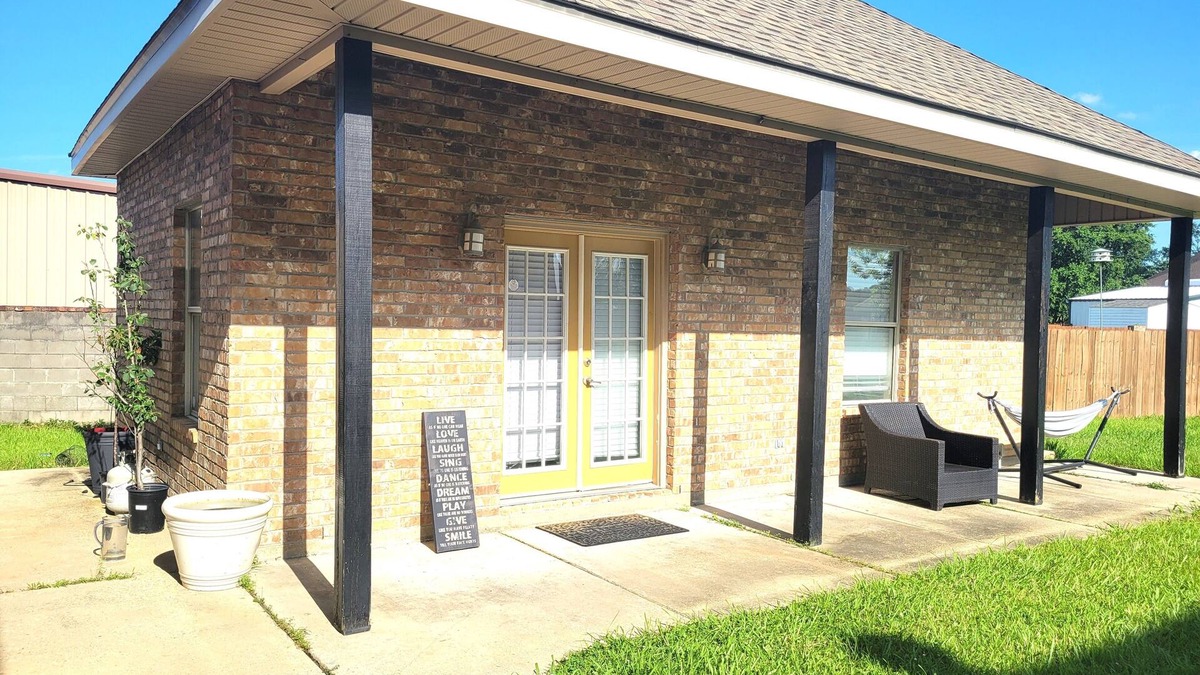 Carencro House | Cozy Studio Suite w/Pond View