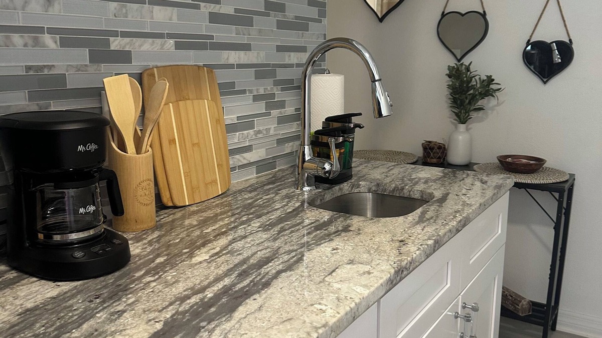 Lake Magdalene Apartment | Cozy studio Tiny Nests in Tampa with WiFi, AC Family friendly-.Pet-Friendly