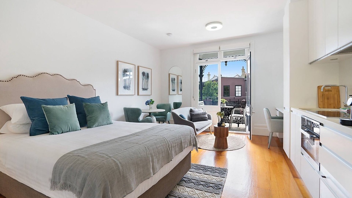 Glebe Apartment | Cozy Studio with Balcony in Unbeatable Location