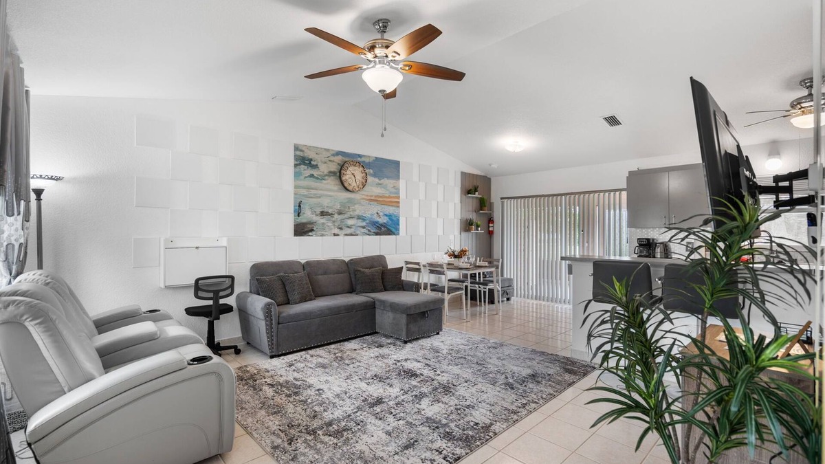 Warm Mineral Springs House | Cozy & Stylish 1BD Getaway steps to Warm Mineral Springs