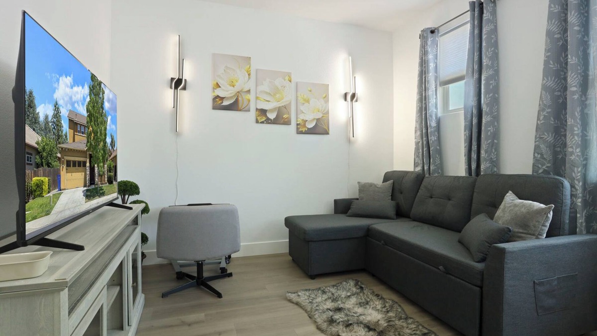 Tracy House | Cozy & Stylish 3BR Home | Perfect for Families