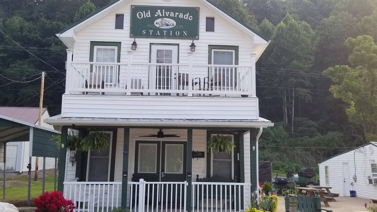 Abingdon Apartment | Cozy Suite Directly ON the Virginia Creeper Trail