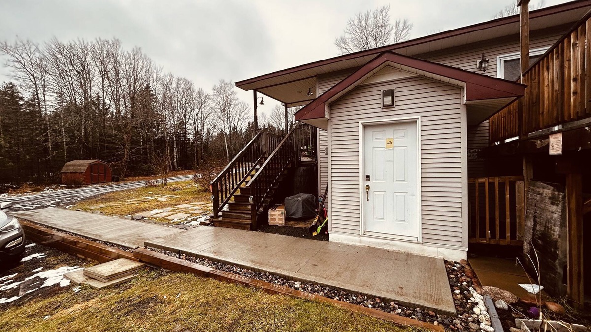 Maugerville Apartment | Cozy suite in the woods. 15min to Grand lake, 6min to amenities. Pet friendly!