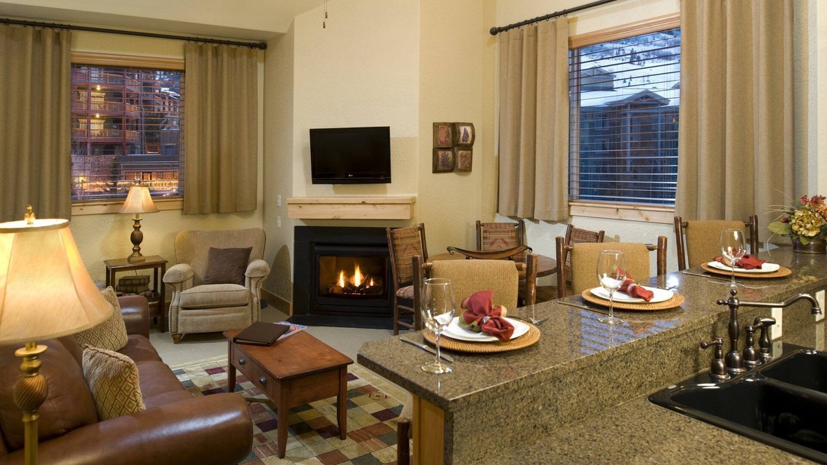 Park City Condo | Cozy Suite with Gas Fireplace | Pool + Hot Tub