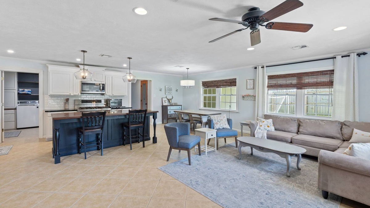 Sulphur House | Cozy Sulphur Getaway, Pool & Basketball Court