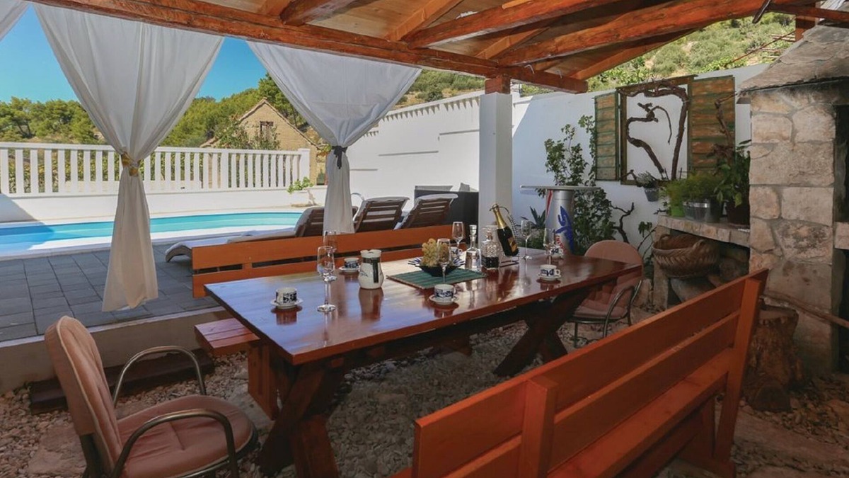 Stanici House | Cozy summer holiday house with a private pool and terrace