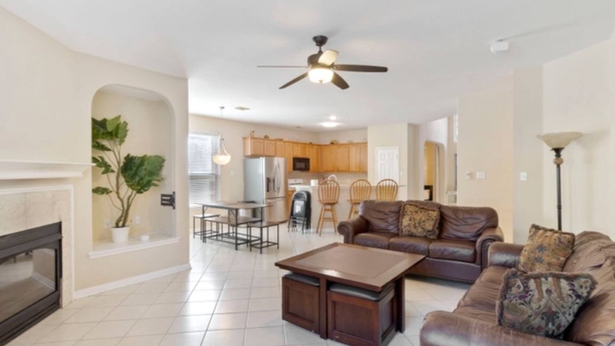 Scofield Farms House | COZY SUNTERRO SERENITY IN NORTH AUSTIN. PET FRIENDLY!