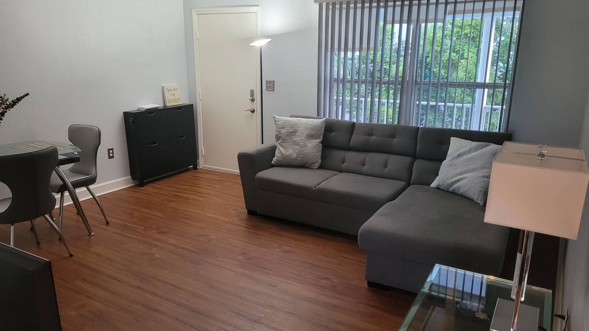 Surfside Condo | Cozy Surfside One bedroom condo right next to the beach