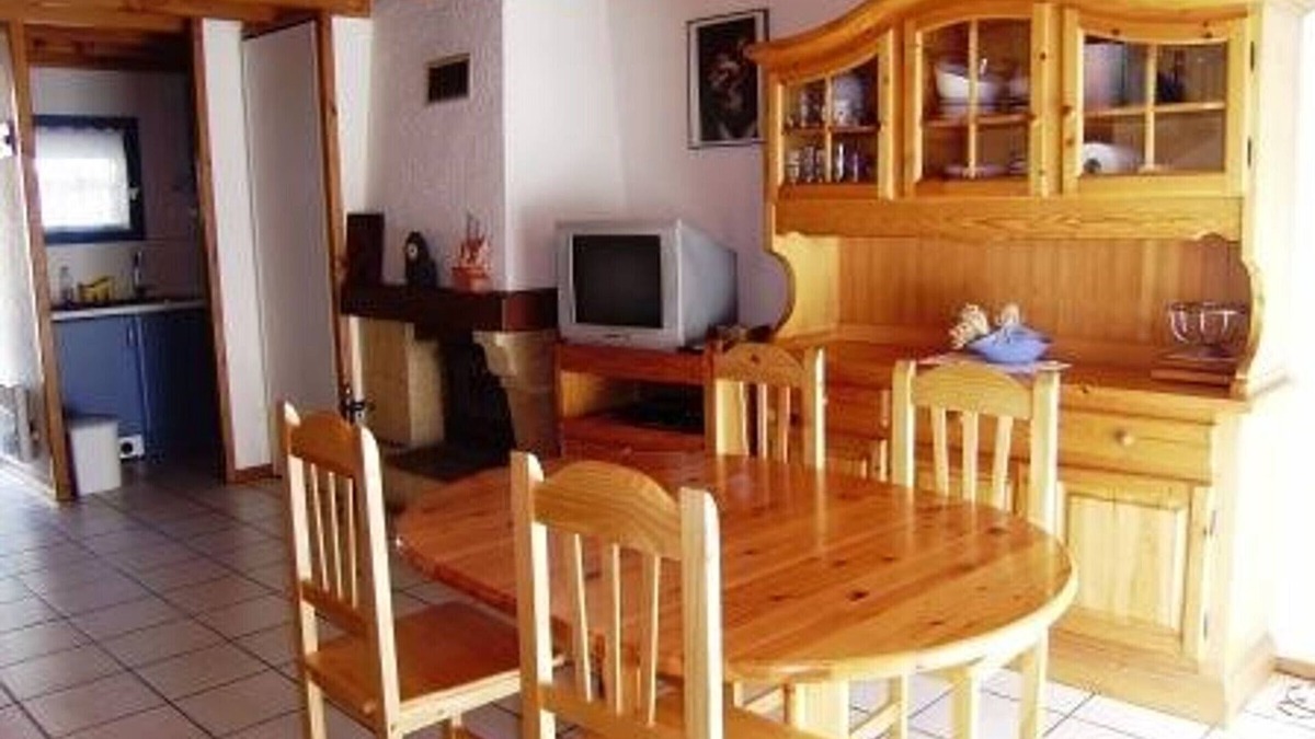 Esquieze-Sere Apartment | Cozy T3 Apartment, 7 people, fireplace, pets allowed, WiFi, near shops