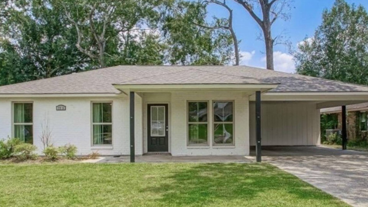 Old Jefferson House | Cozy three bedroom two bath minutes away from anything desire in Baton Rouge