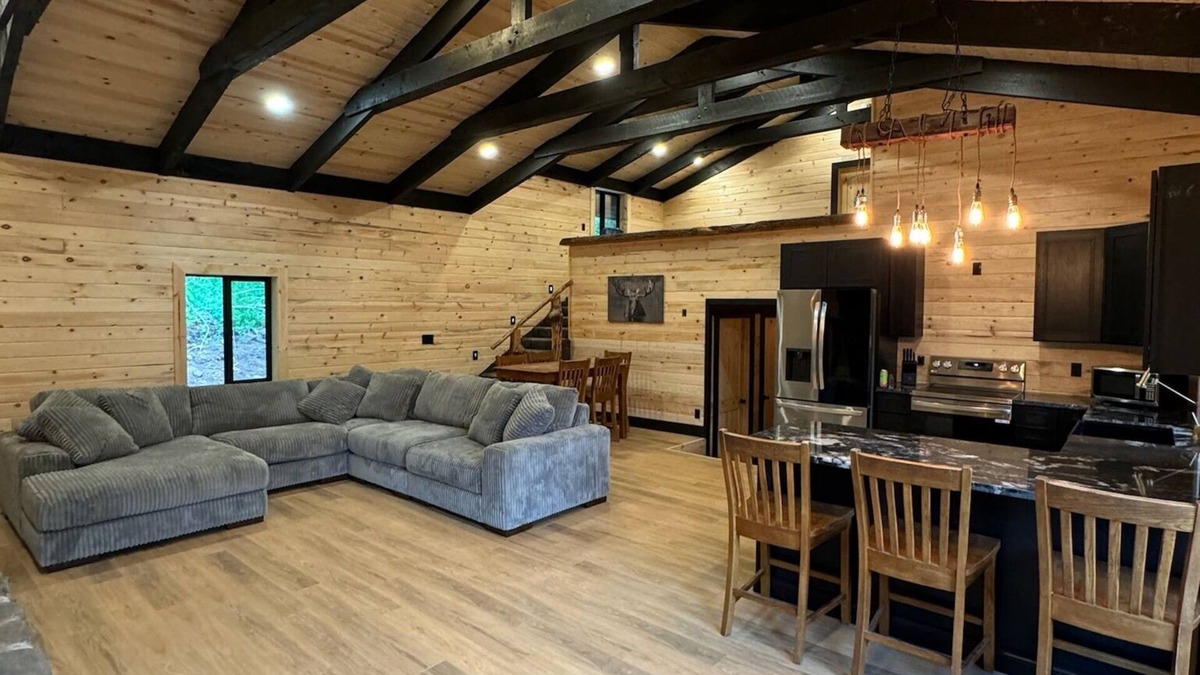 Island Park Cabin | Cozy Timber Cabin 13 miles to Yellowstone National Park!