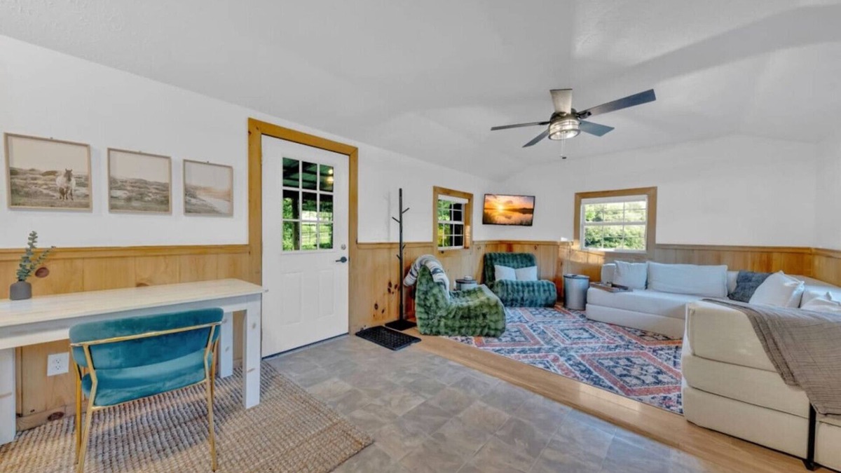 Jamestown House | Cozy Tiny Home by Big South Fork