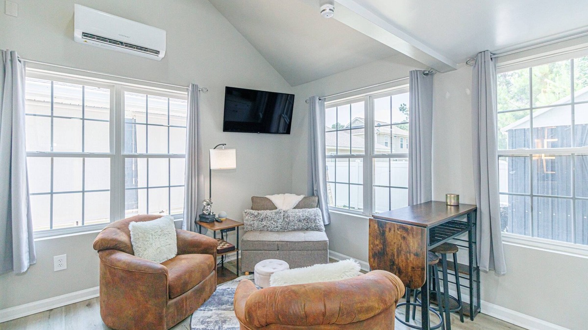 Myrtle Beach House | Cozy Tiny Home for 2! Short drive to the Beach!