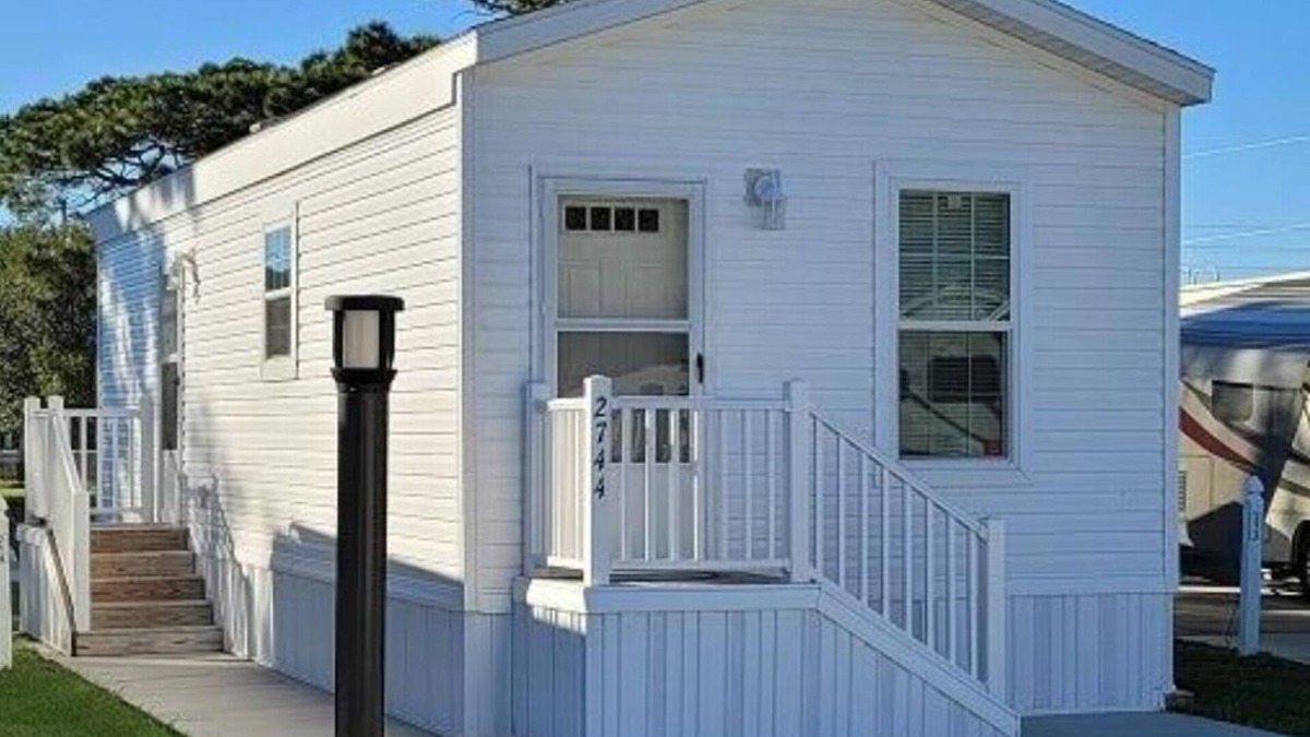 Mill Run Cottage | Cozy Tiny Home Near Disney World & Orlando Parks!