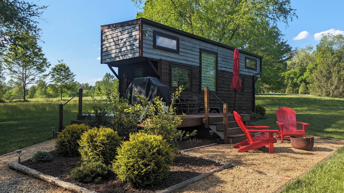 Ruckersville House | Cozy tiny home w/lofted king bed, outdoor oasis and 5-15m to local activities