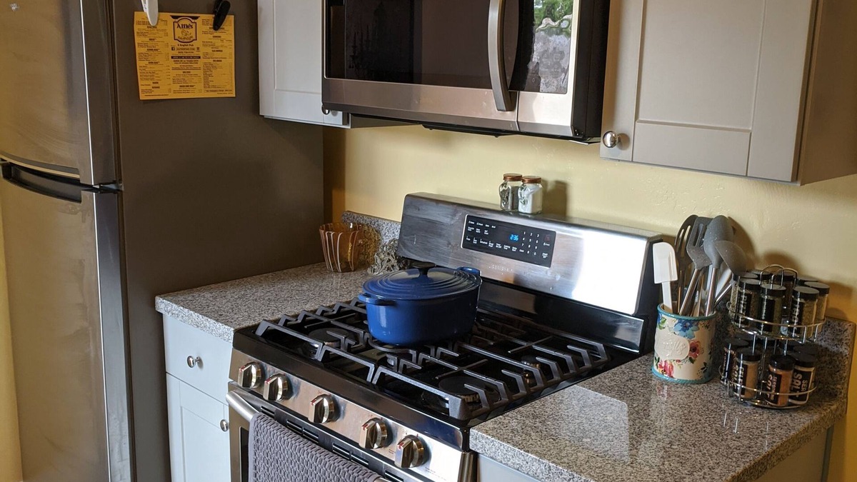 Lompoc Apartment | Cozy tiny house near beach, wine, and rocket launches!