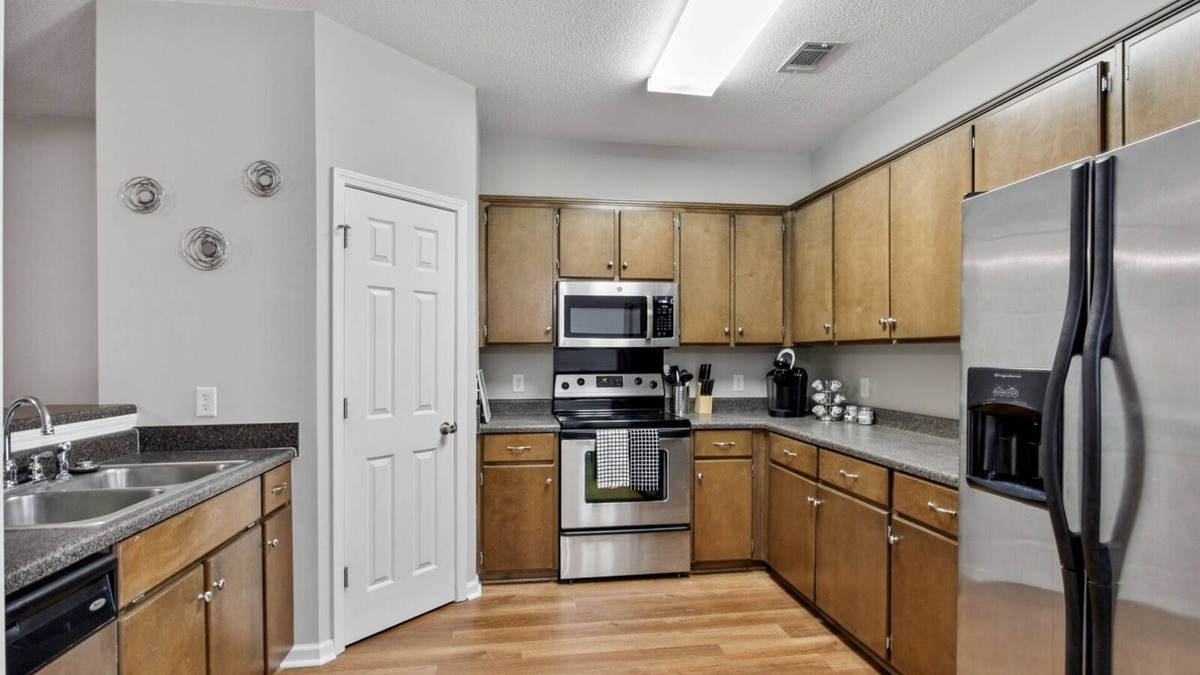Savannah House | Cozy Townhome 2Bed/2.5Bath
