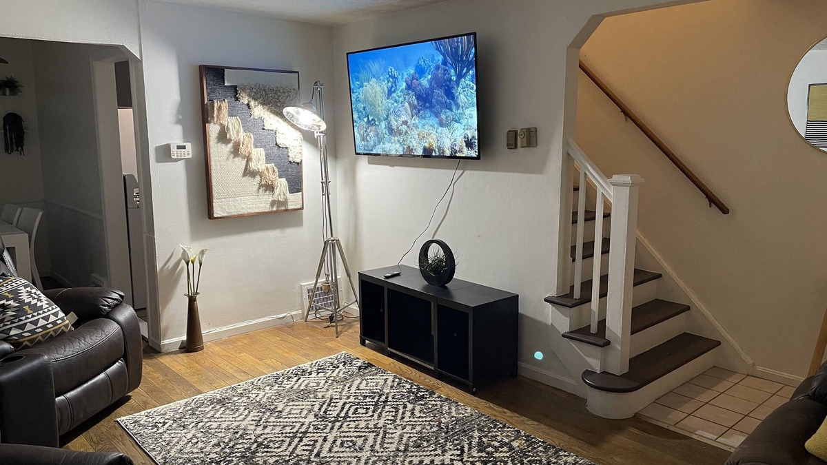 Euclid House | Cozy Townhome minutes from Downtown!