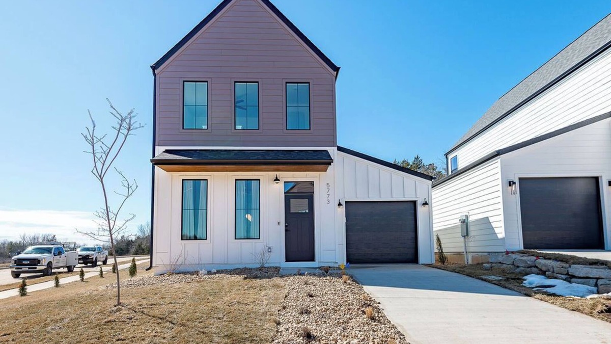 Brookline Station House | Cozy Townhome Stay by Trails, River & Greens