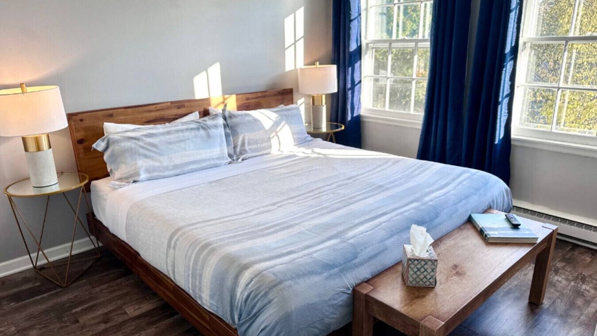 Yorkville Apartment | Cozy Townhome w/King Beds Fast WIFI Hiking Kayak