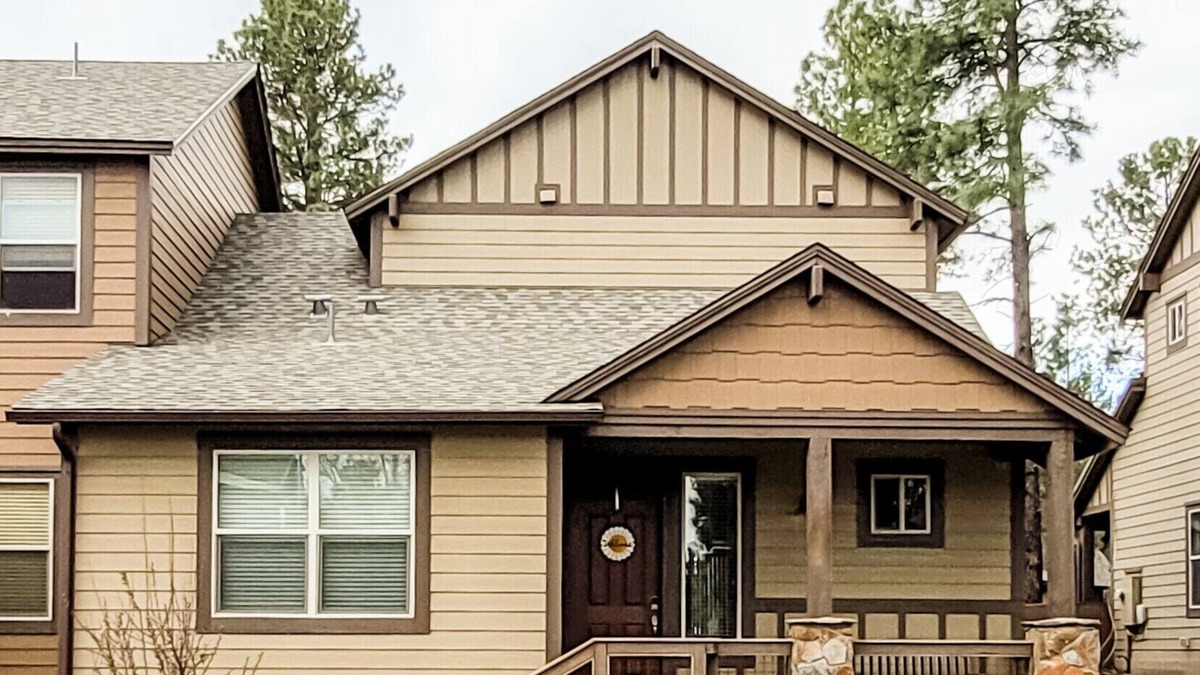 Flagstaff House | Cozy Townhouse in the Pines