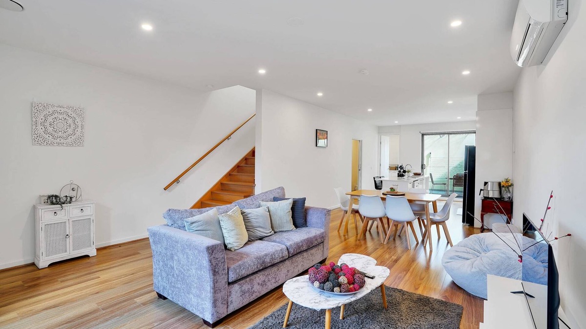 Werribee Apartment | Cozy Townhouse in Werribee centre