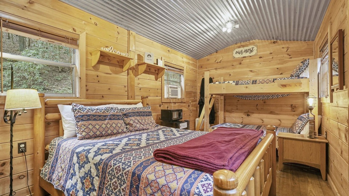 Ellijay Cabin | Cozy TRAIL's END tiny house style cabin at Mulberry Gap with AC, WiFi